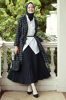 20200228_CT_Monochrome-Look_Cover-Blog-Portait (1).jpg